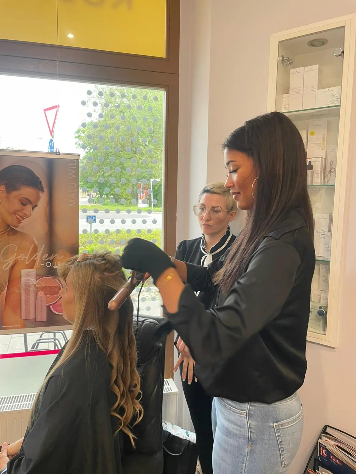 Professionelles Haarstyling beim Schminkabend Hautnah Kosmetik
